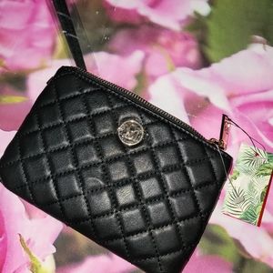 COPY - Nwt new Badgley Mischka wristlet new blk